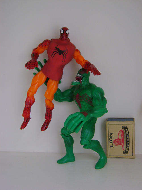 Aquatic Spiderman and Green Venom.
