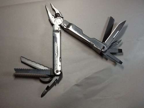 ***FREE SHIPPING***GENUINE LEATHERMAN300 SKELETOOL CX WITH POUCH...AT A FRACTION OF THE PRICE
