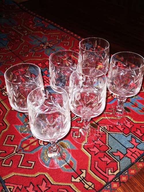 Beautiful Vitria handcut lead crystal wine glasses a set of 6
