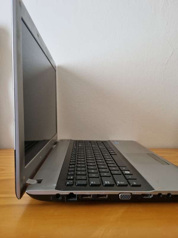 Samsung Notebook RV511 | Intel i3 | READ DESCRIPTION