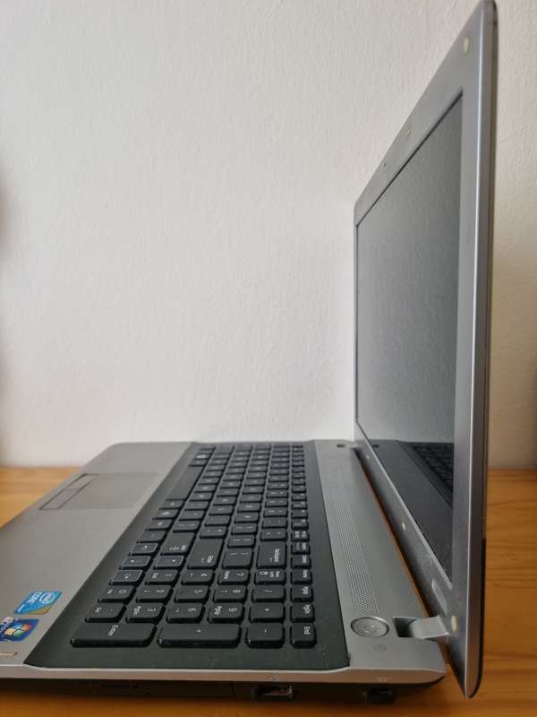 Samsung Notebook RV511 | Intel i3 | READ DESCRIPTION