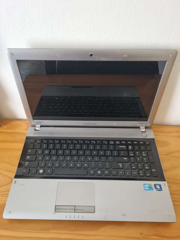 Samsung Notebook RV511 | Intel i3 | READ DESCRIPTION
