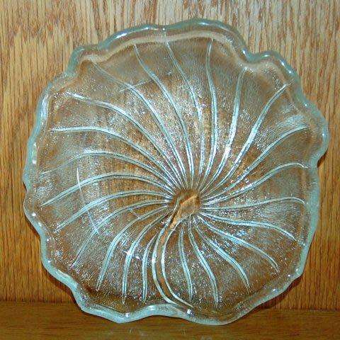 Attractive Medium Sized Glass Bowl - Diameter 185mm - Depth 30mm