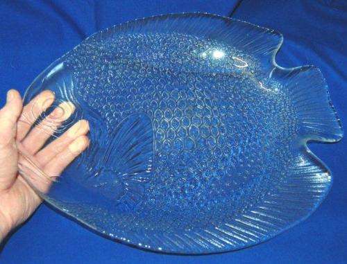 Stunning Glass Fish Platter with 6 Matching Plates. See description For Sizes