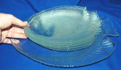 Stunning Glass Fish Platter with 6 Matching Plates. See description For Sizes