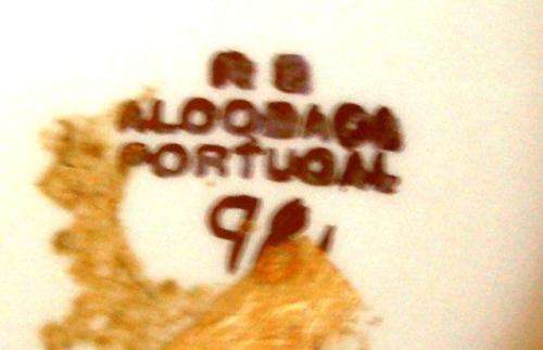 Vintage Alcobaca Portugal Ceramic Bowl - Slight wear on the gilt - Dia. 250mm Height 160mm