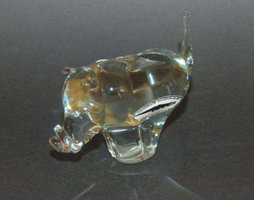 Ngwenya Glass - 2 Warthogs - Height 60mm to top of tail,
