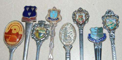 Bargain Lot of 25 Collectable Teaspoons - See pictures.