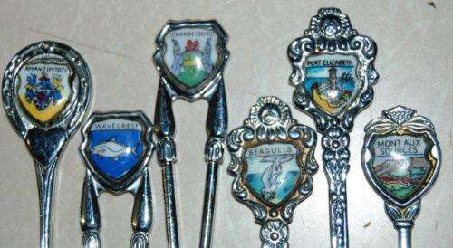 Bargain Lot of 25 Collectable Teaspoons - See pictures.
