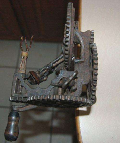 Antique 1880's Fully functional Sinclair Scott Cast Iron Fruit Peeler - Read description.