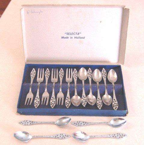 Set of 6 Cake Forks, 6 Teaspoons made by Selecta in Holland. Plus 4 extra Teaspoons.