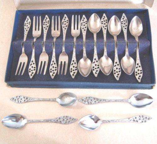 Set of 6 Cake Forks, 6 Teaspoons made by Selecta in Holland. Plus 4 extra Teaspoons.