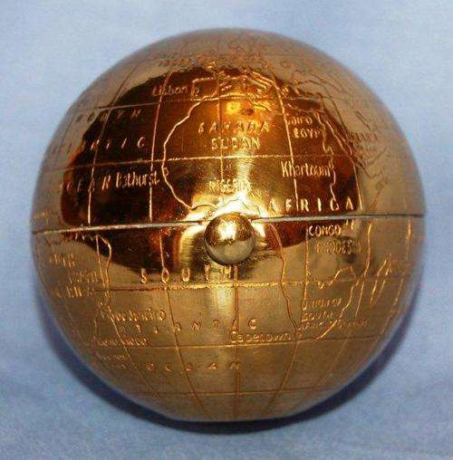Vintage World Globe Powder Compact by Pygmalion