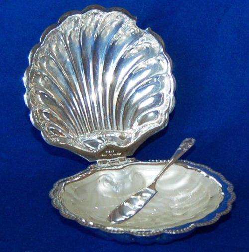 Stunning Silver Plated Clam Shaped Butter Dish With Glass Inner and Butter Knife