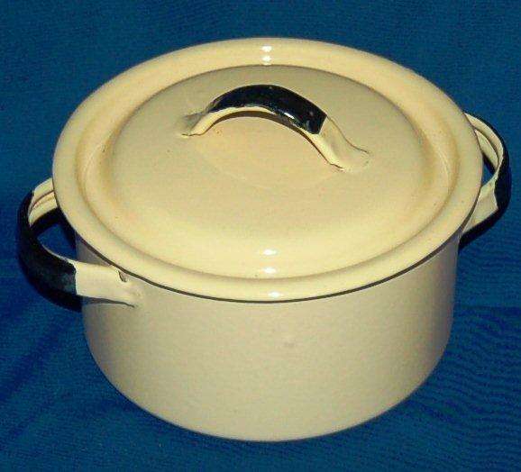 Enamel Pot with Lid - Diameter 190mm and Height 100mm