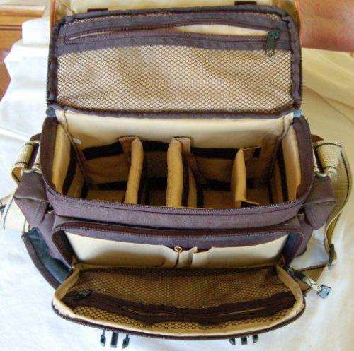 Quality Nikon Camera Bag with Moveable divisions. 290mm X 140mm X 200mm