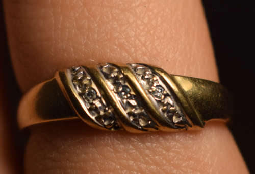9ct Gold Ring with 3 little diamonds