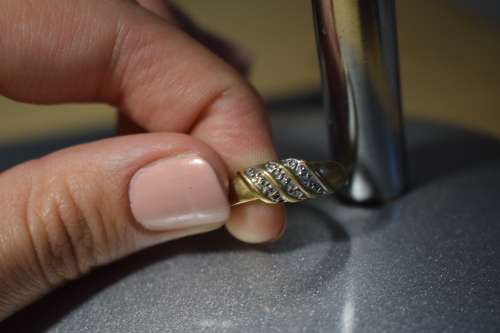 9ct Gold Ring with 3 little diamonds