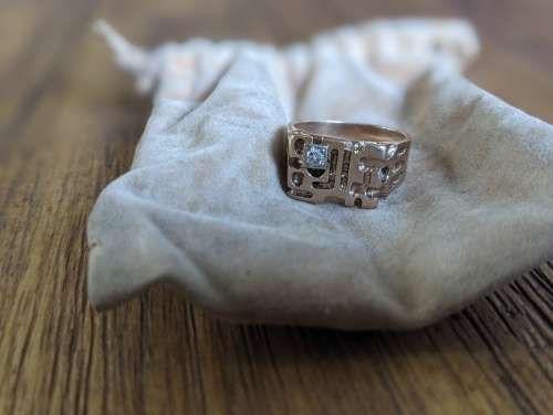 Retro 9ct Gold Signet Ring with tiny Diamond (UK size 10)