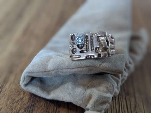 Retro 9ct Gold Signet Ring with tiny Diamond (UK size 10)