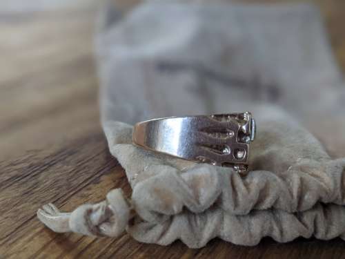 Retro 9ct Gold Signet Ring with tiny Diamond (UK size 10)