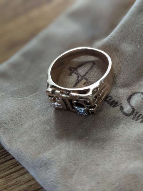 Retro 9ct Gold Signet Ring with tiny Diamond (UK size 10)