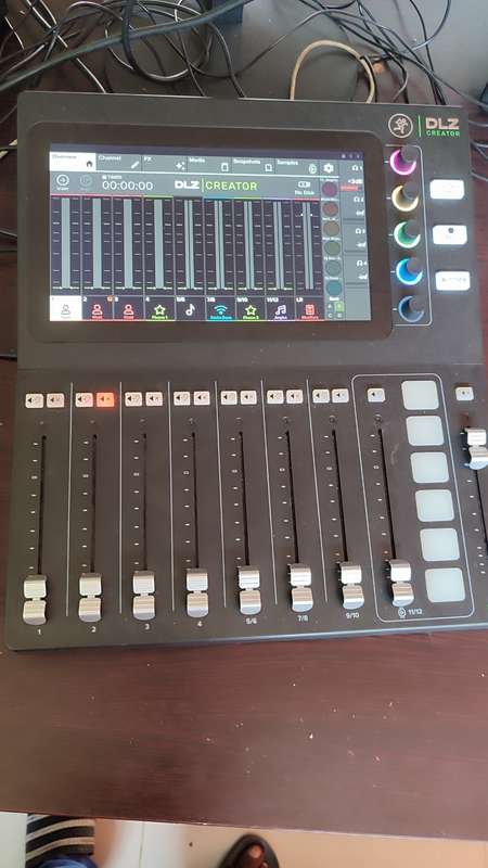 Mackie DLZ Creator - Adaptive Digital Mixer for Podcasting & Streaming