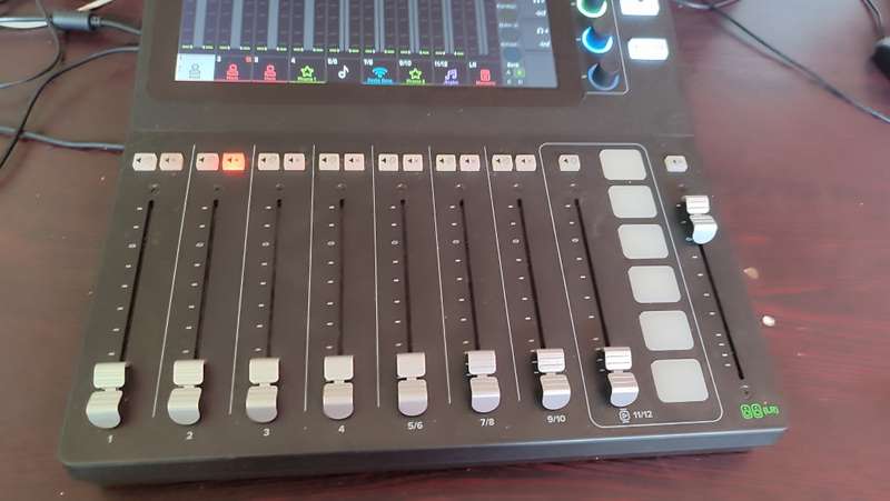 Mackie DLZ Creator - Adaptive Digital Mixer for Podcasting & Streaming