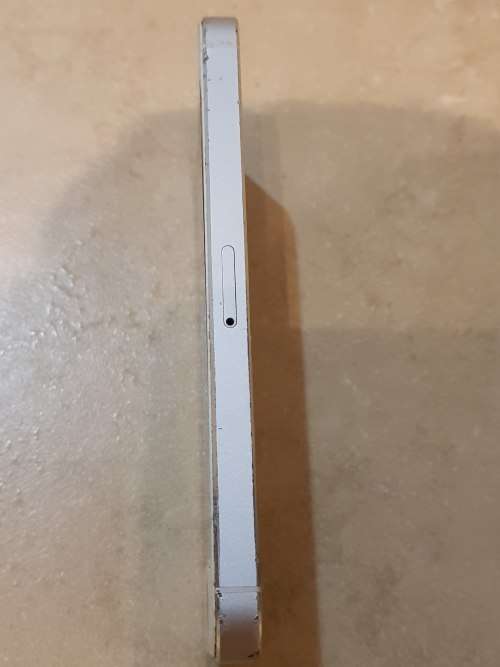 iPhone 5s - 16 GB - Box Included - Good Condition - 3-4 Years Old
