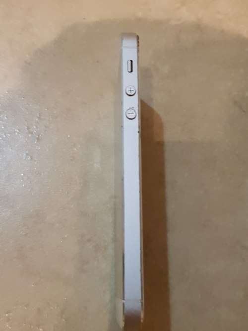 iPhone 5s - 16 GB - Box Included - Good Condition - 3-4 Years Old
