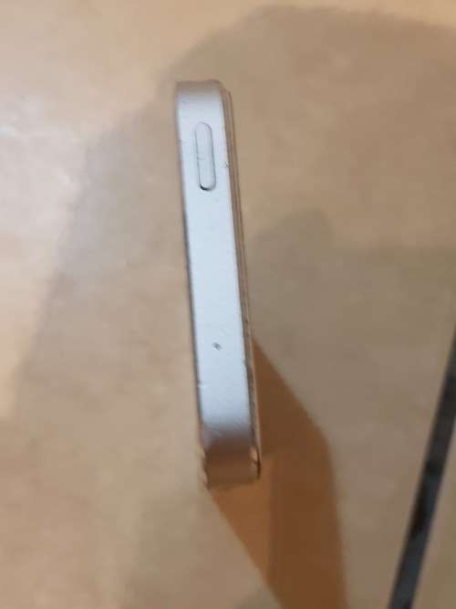 iPhone 5s - 16 GB - Box Included - Good Condition - 3-4 Years Old