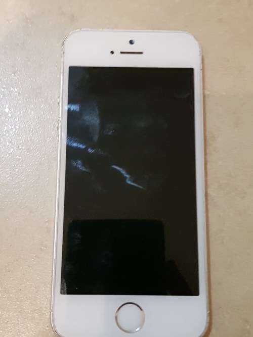 iPhone 5s - 16 GB - Box Included - Good Condition - 3-4 Years Old