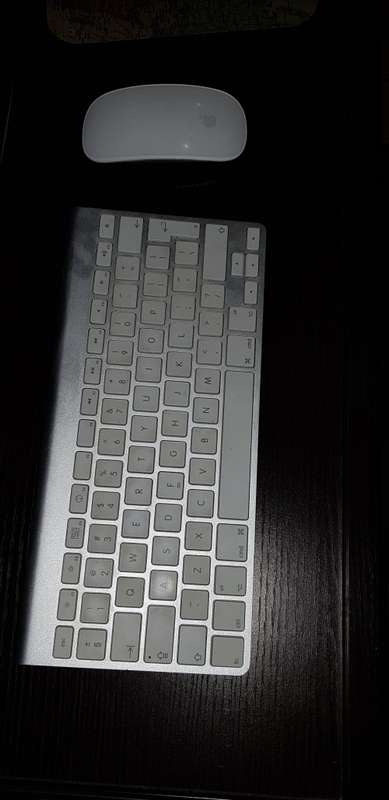 APPLE BLUETOOTH KEYBOARD AND MOUSE - WITH CHARGER