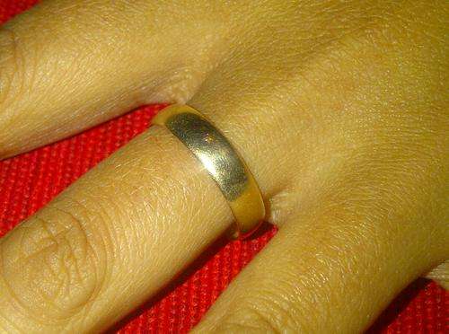 Stunning 9ct Gold Ring