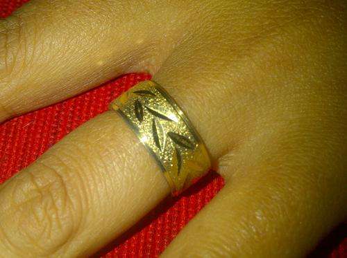 18CT GOLD RING