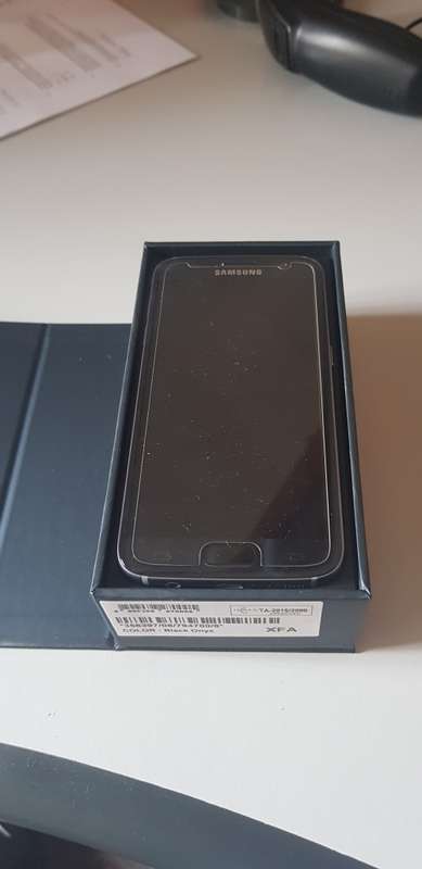 Samsung Galaxy S7 (32GB, Onyx Black, includes screen protector)