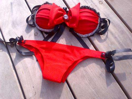 Show bikini Sexy red number