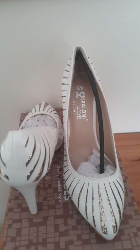 Skaloni Designer label shoes (Gold and White)