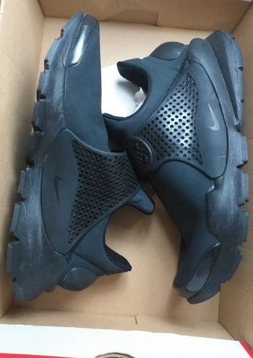Genuine NIKE WOMENS SOCK DART PREMIUM SZ 5 TRIPLE BLACK 881186004