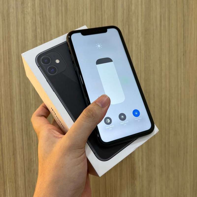 iPhone 11 *NEWLY USED*
