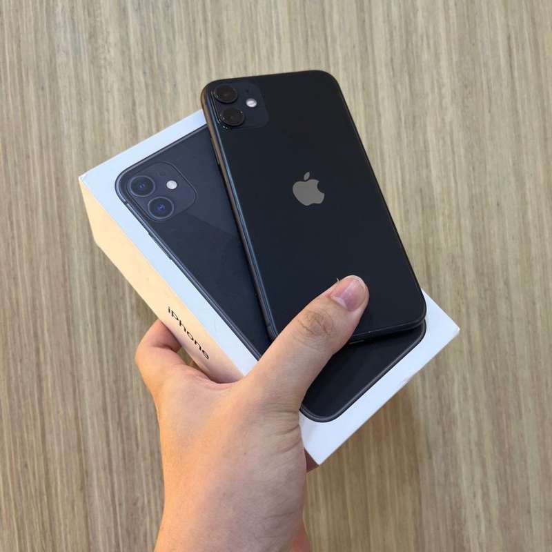 iPhone 11 *NEWLY USED*