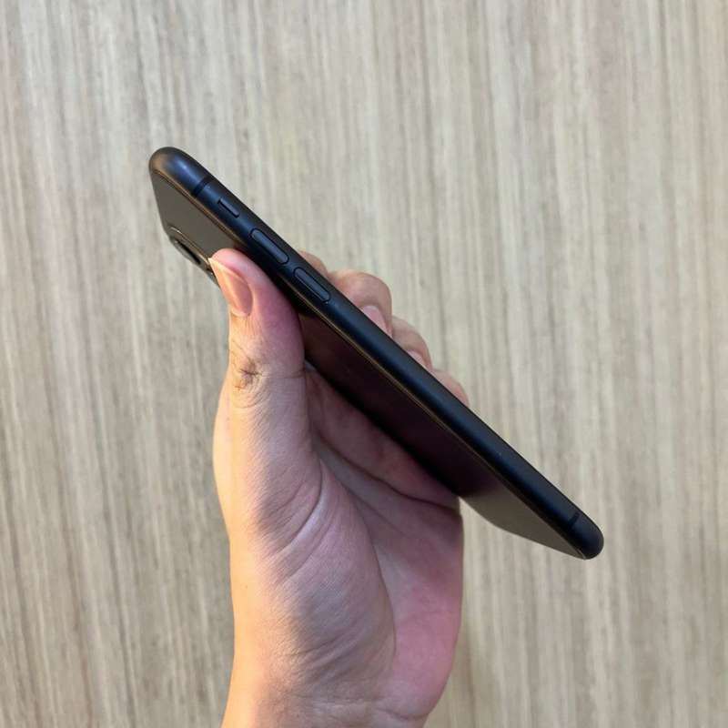 iPhone 11 *NEWLY USED*