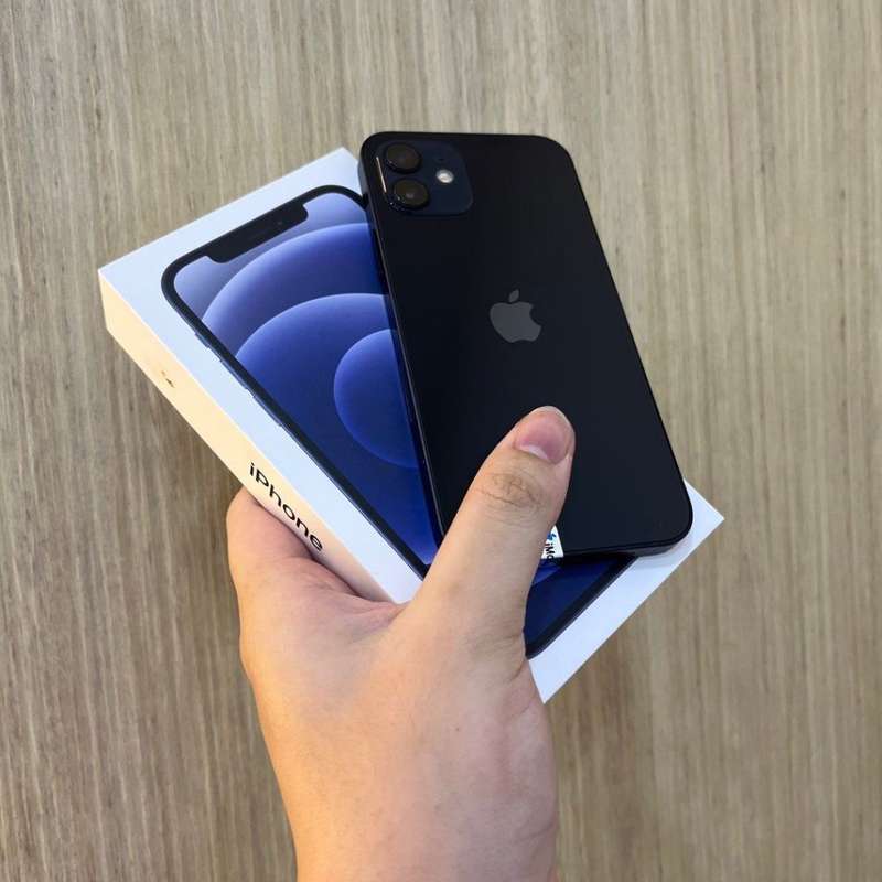 iPhone 12 *NEWLY USED*