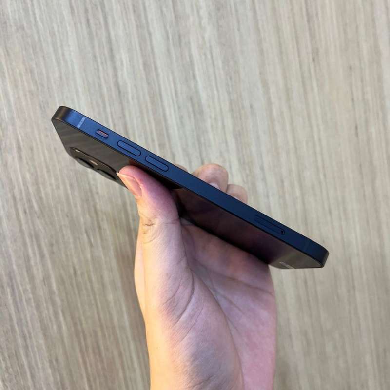 iPhone 12 *NEWLY USED*