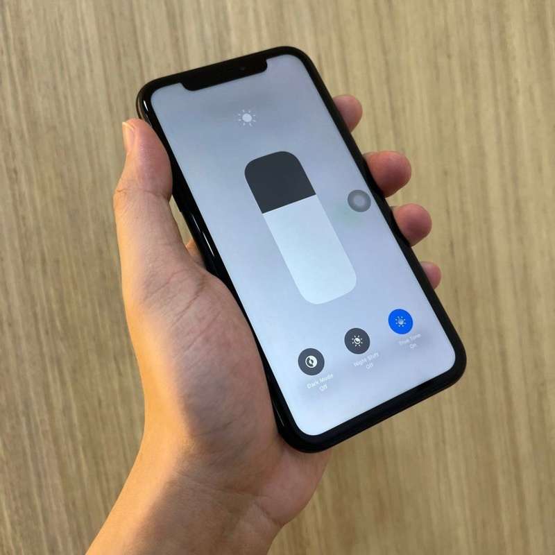 iPhone XR *NEWLY USED*