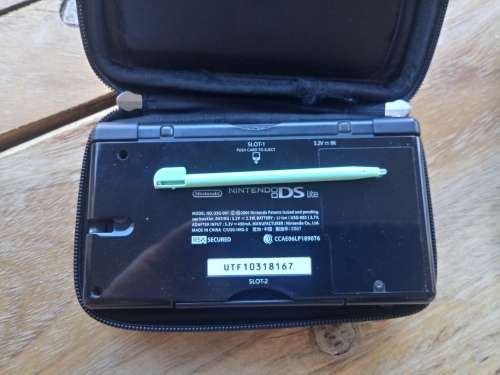Nintendo DS lite Black console with R4 card ( no memory card)