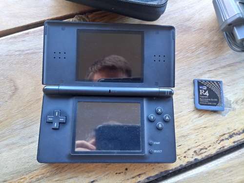Nintendo DS lite Black console with R4 card ( no memory card)