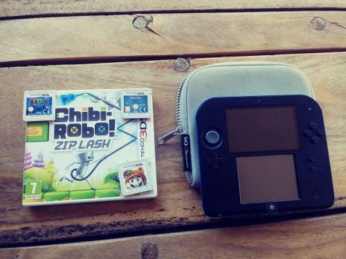2DS Black and blue very good condition comes with games