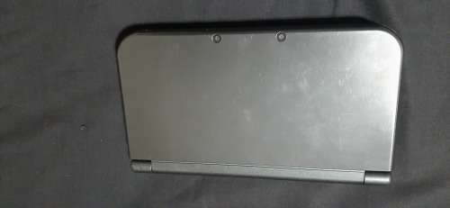 New Nintendo 3DS XL + 10 Games ( very  good condition)