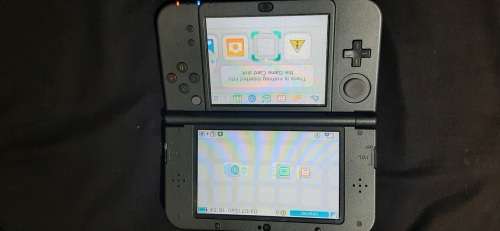 New Nintendo 3DS XL + 10 Games ( very  good condition)